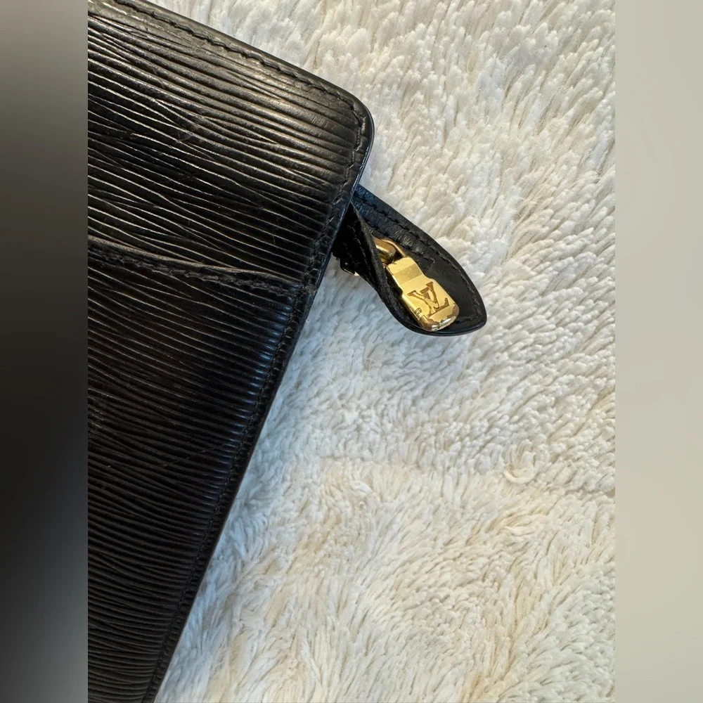 Vintage 2000 Louis Vuitton Epi Leather Clutch